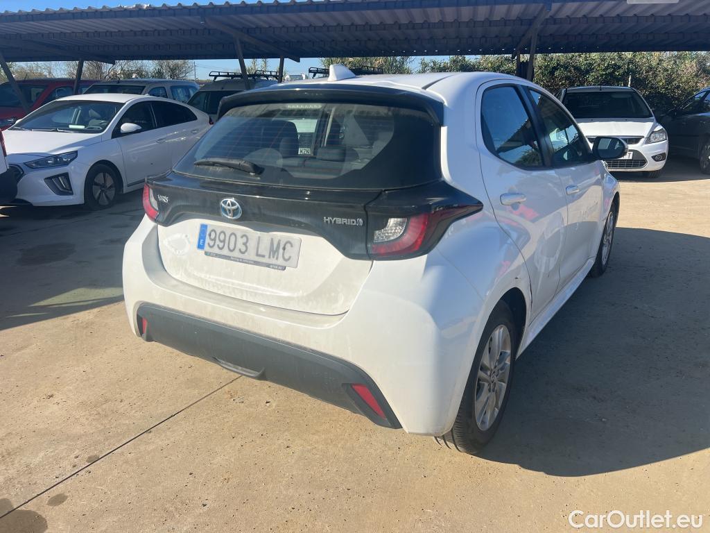  Toyota  Yaris TOYOTA  / 2020 / 5P / berlina con portón 1.5 120H Business Plus #41