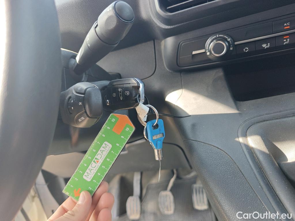  Peugeot  Partner PEUGEOT  / 2018 / 3P / furgón derivado de turismo Pro Standard 600kg BlueHDi 73kW (AC) #1