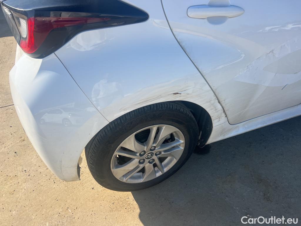  Toyota  Yaris TOYOTA  / 2020 / 5P / berlina con portón 1.5 120H Business Plus #9