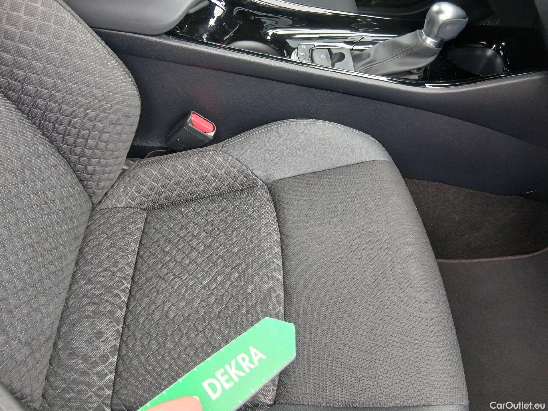  Toyota  C-HR TOYOTA  / 2019 / 5P / todoterreno 2.0 180H Advance #18