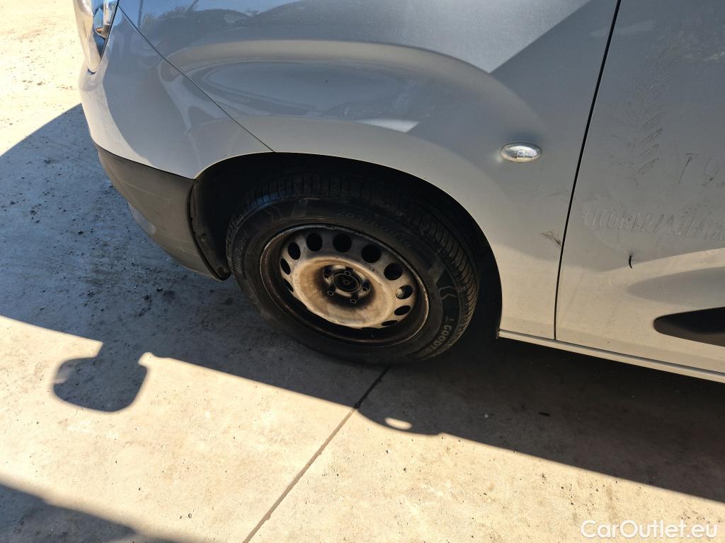  Opel  Combo OPEL  / 2018 / 4P / furgón derivado de turismo 1.6TD S/S 74kW(100CV) Express XL H1 1000 #41