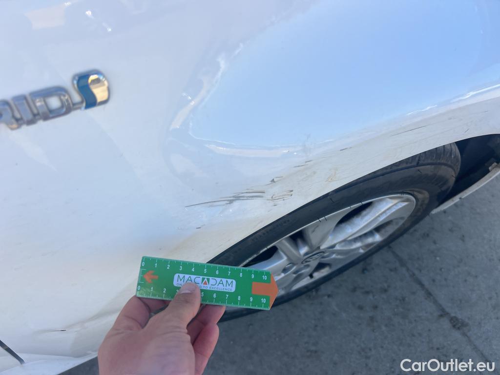  Toyota  Yaris TOYOTA  / 2020 / 5P / berlina con portón 1.5 120H Business Plus #8