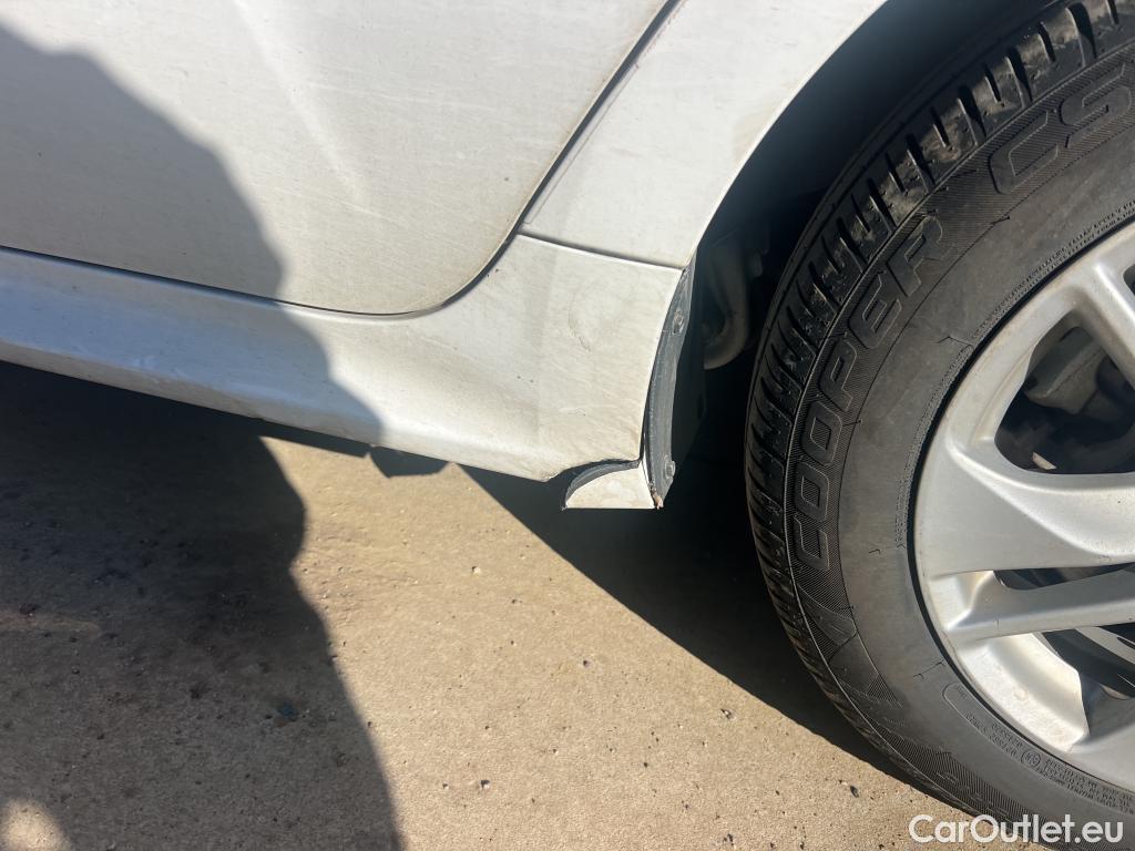  Toyota  Yaris TOYOTA  / 2020 / 5P / berlina con portón 1.5 120H Business Plus #5