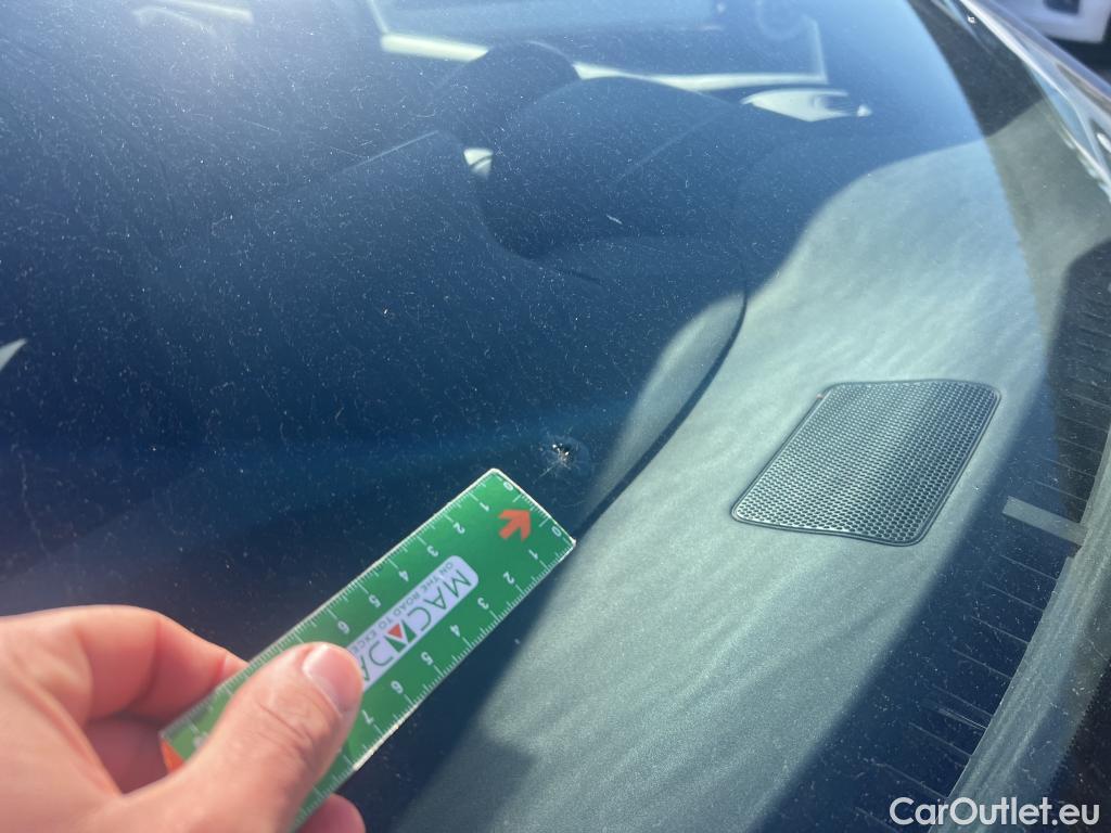  Toyota  Yaris TOYOTA  / 2020 / 5P / berlina con portón 1.5 120H Business Plus #2