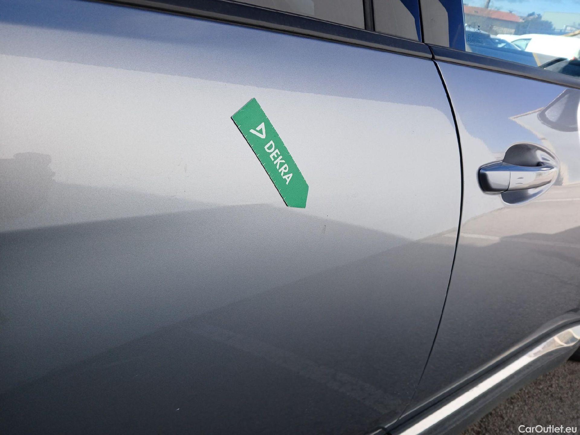  Peugeot  3008 PEUGEOT  Hybrid / 2020 / 5P / todoterreno 225 e-EAT8 Allure Pack #24