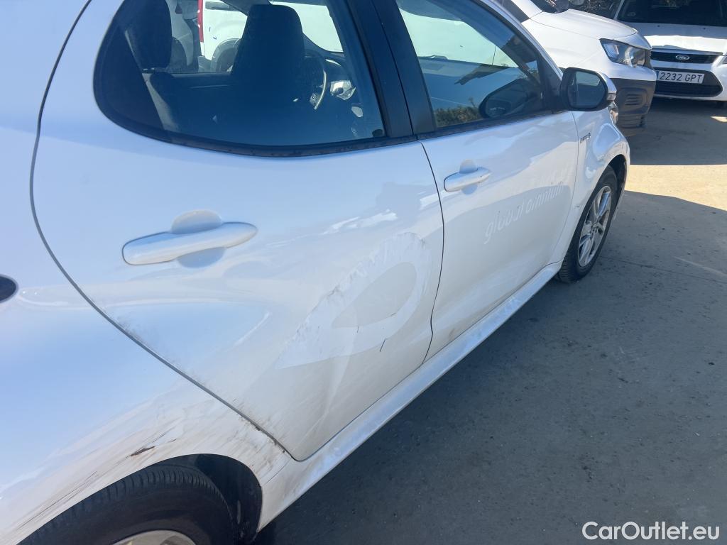  Toyota  Yaris TOYOTA  / 2020 / 5P / berlina con portón 1.5 120H Business Plus #17