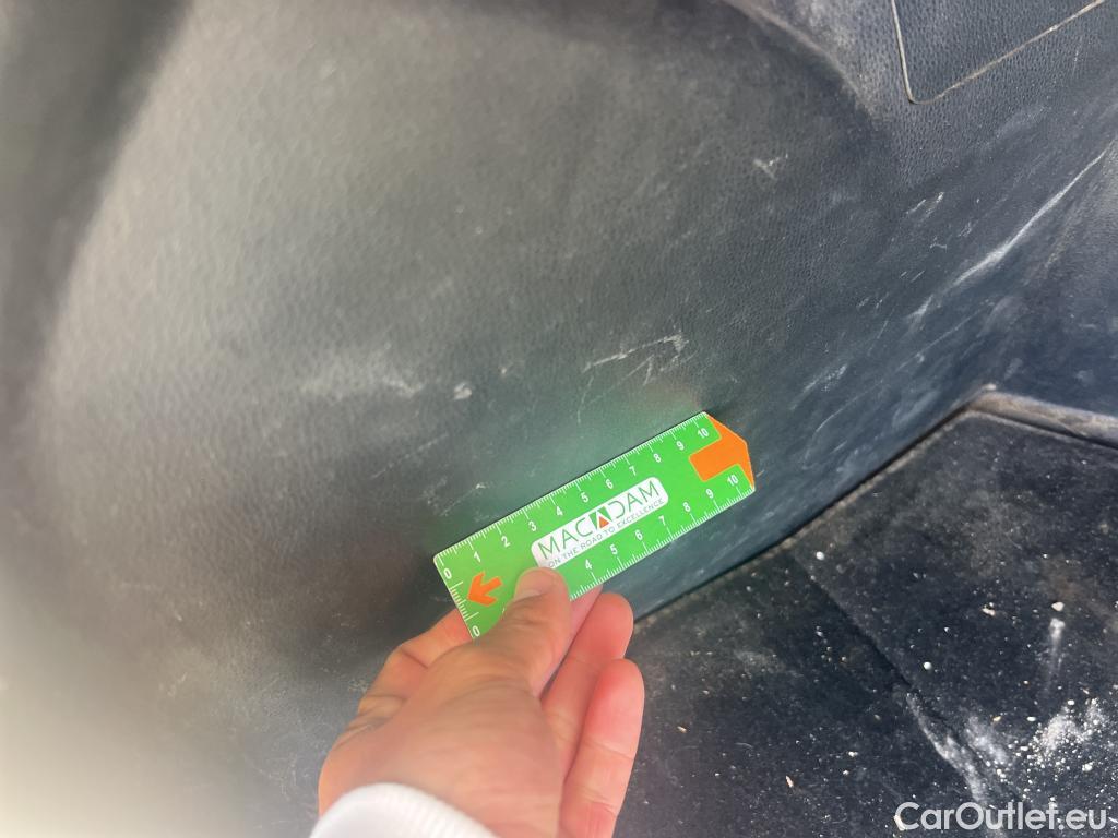  Toyota  Yaris TOYOTA  / 2020 / 5P / berlina con portón 1.5 120H Business Plus #33