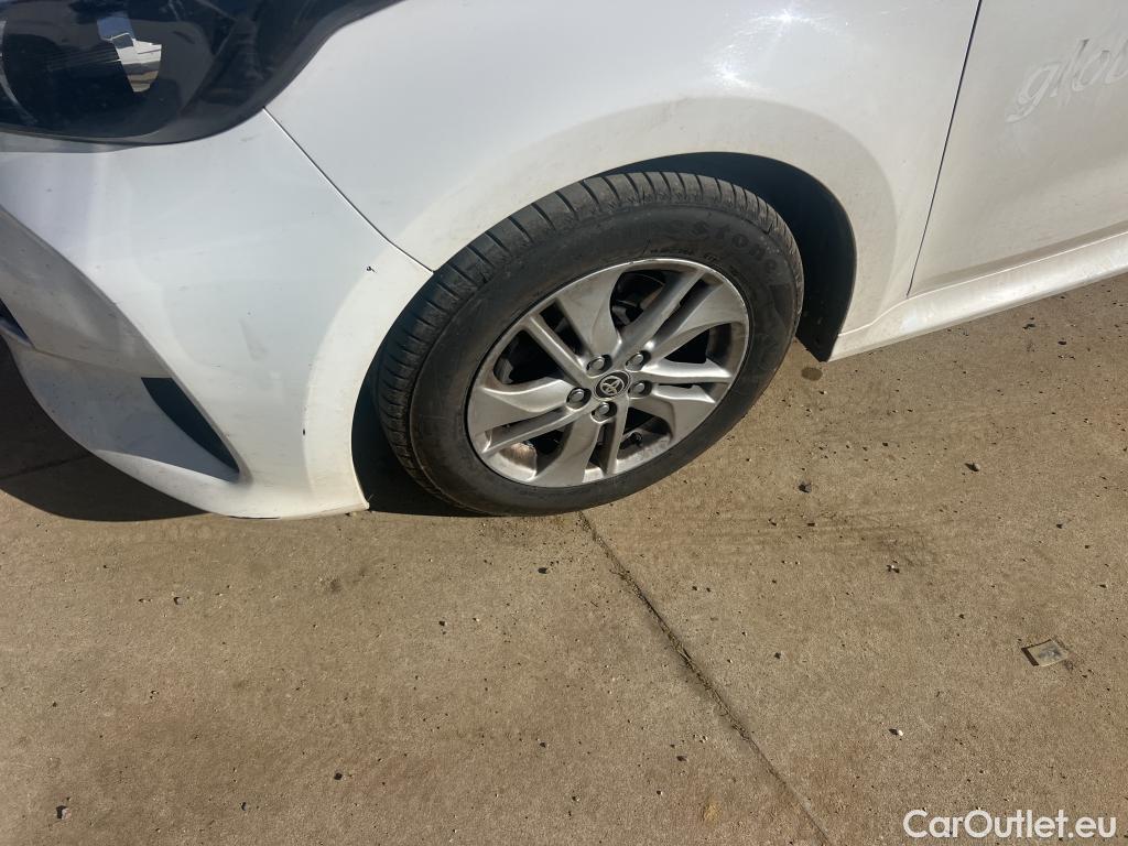  Toyota  Yaris TOYOTA  / 2020 / 5P / berlina con portón 1.5 120H Business Plus #21