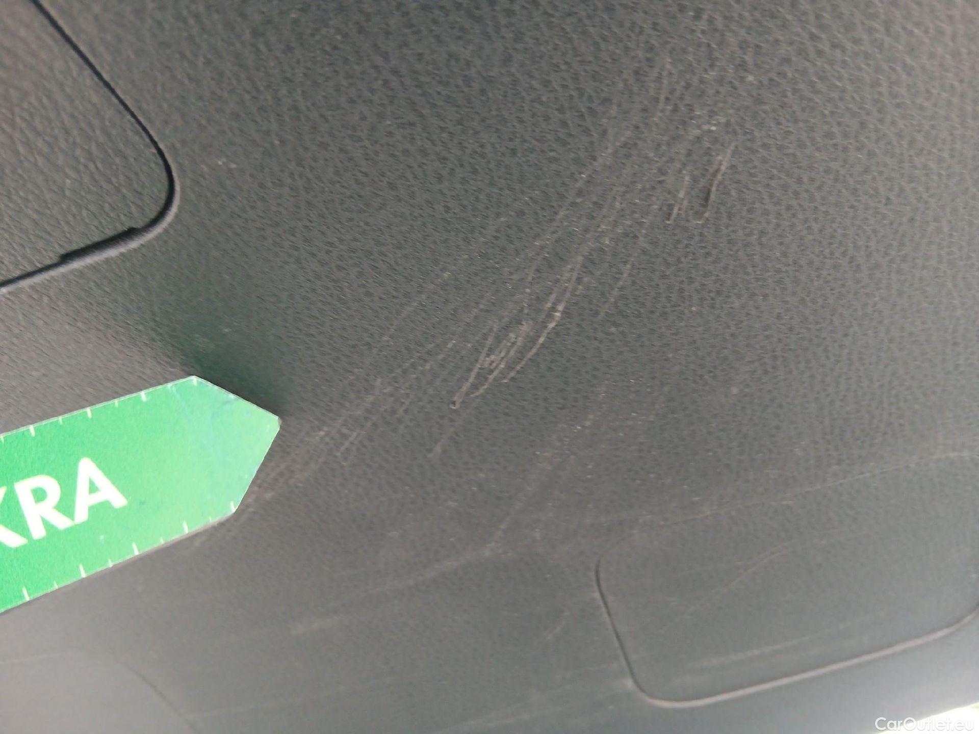  Toyota  C-HR TOYOTA  / 2019 / 5P / todoterreno 2.0 180H Advance #33