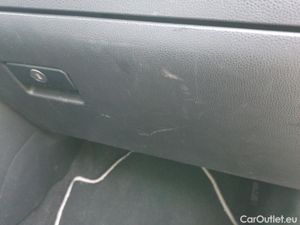  Toyota  RAV4 TOYOTA  / 2018 / 5P / todoterreno 2.5l 220H Business 4WD #33