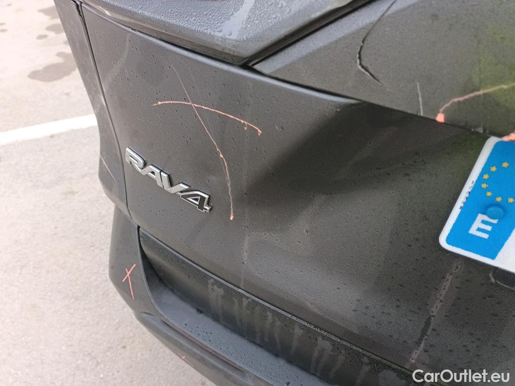  Toyota  RAV4 TOYOTA  / 2018 / 5P / todoterreno 2.5l 220H Business 4WD #4