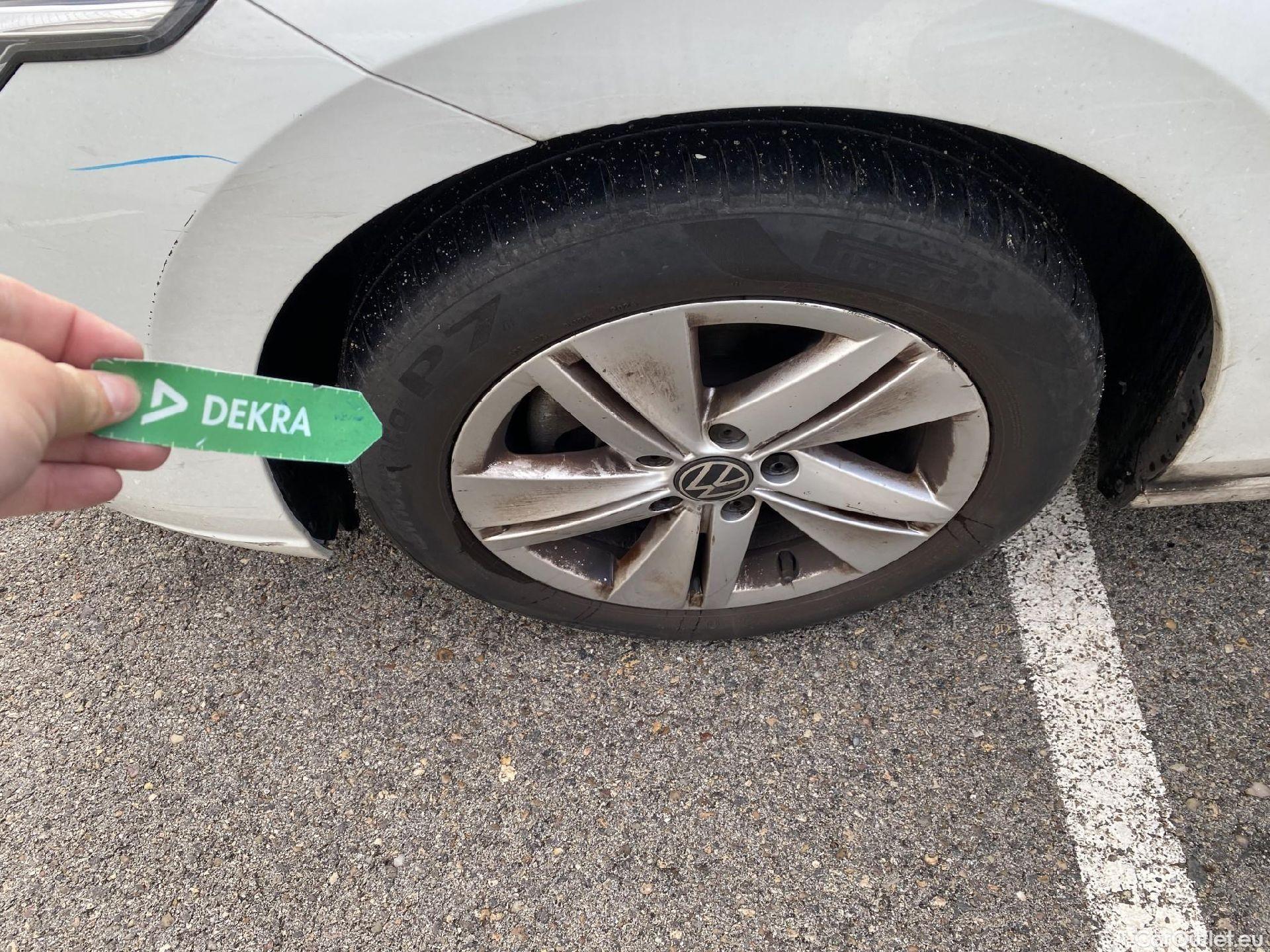  Volkswagen  Golf  VOLKSWAGEN / 2020 / 5P / berlina con portón 2.0 TDI 85kW (115CV) #15