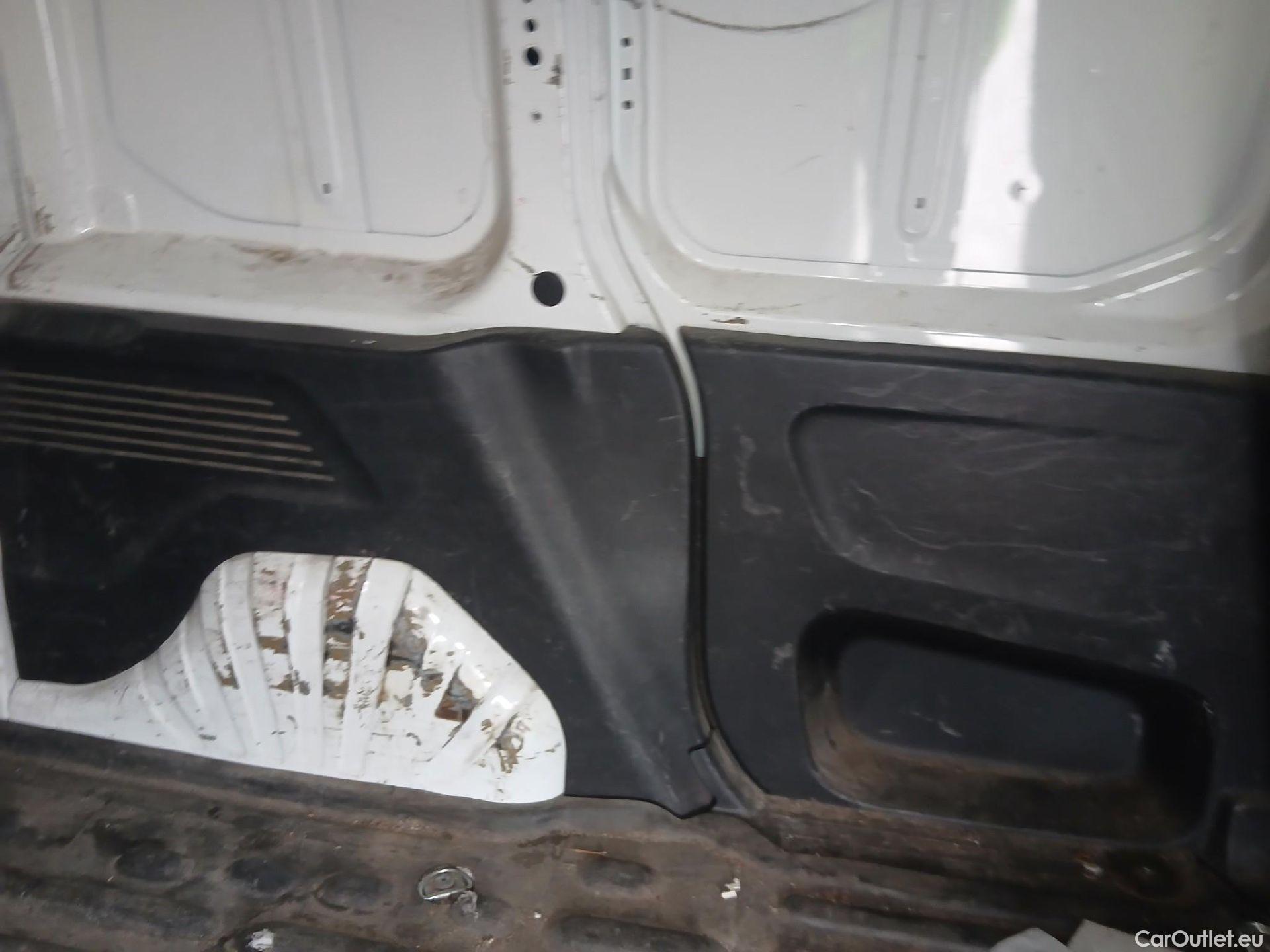  Peugeot  Partner PEUGEOT  / 2018 / 3P / furgón derivado de turismo Pro Standard 600kg BlueHDi 73kW (AC) #34