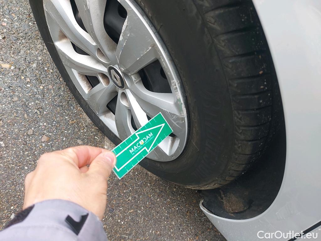  Renault  Clio RENAULT  / 2019 / 5P / berlina con portón Business TCe 74 kW (100CV) GLP #24