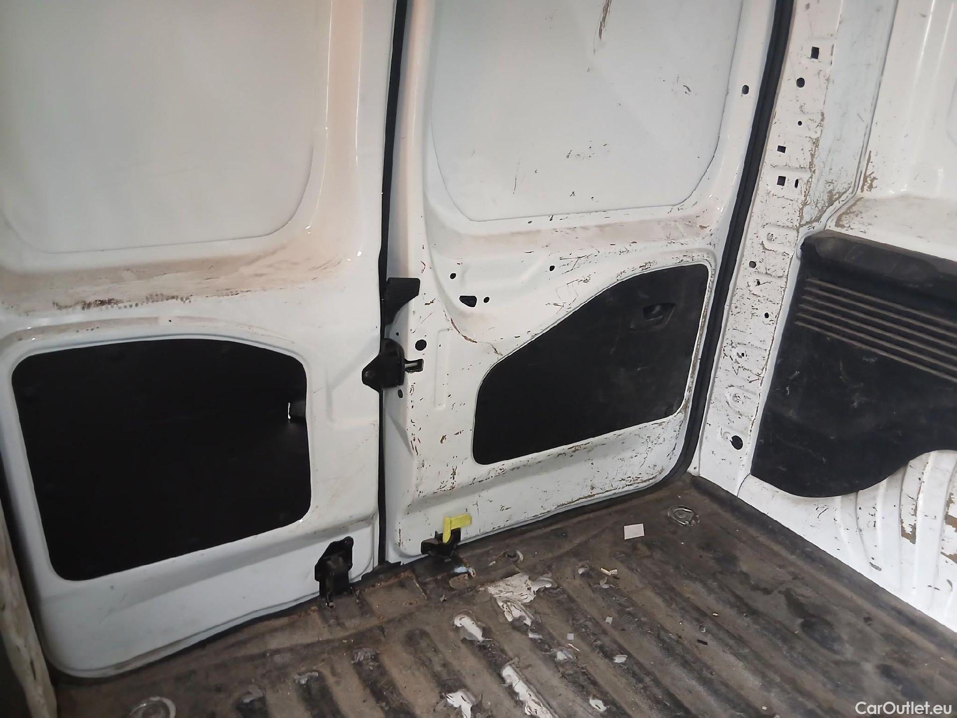  Peugeot  Partner PEUGEOT  / 2018 / 3P / furgón derivado de turismo Pro Standard 600kg BlueHDi 73kW (AC) #32