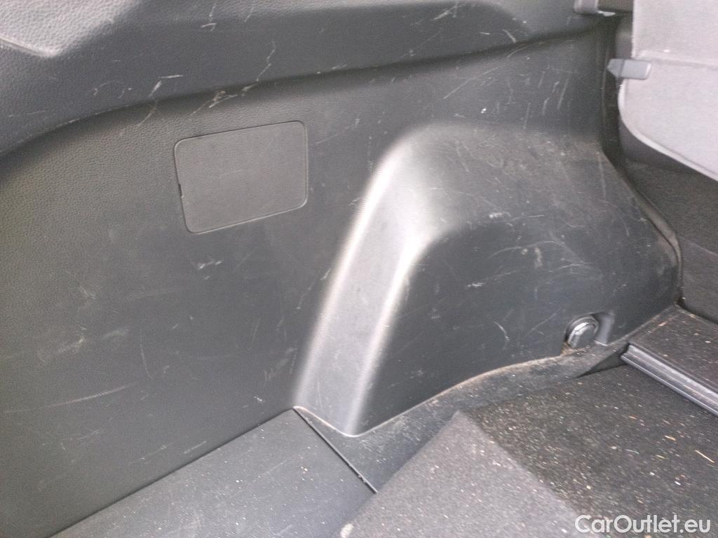  Toyota  RAV4 TOYOTA  / 2018 / 5P / todoterreno 2.5l 220H Business 4WD #38