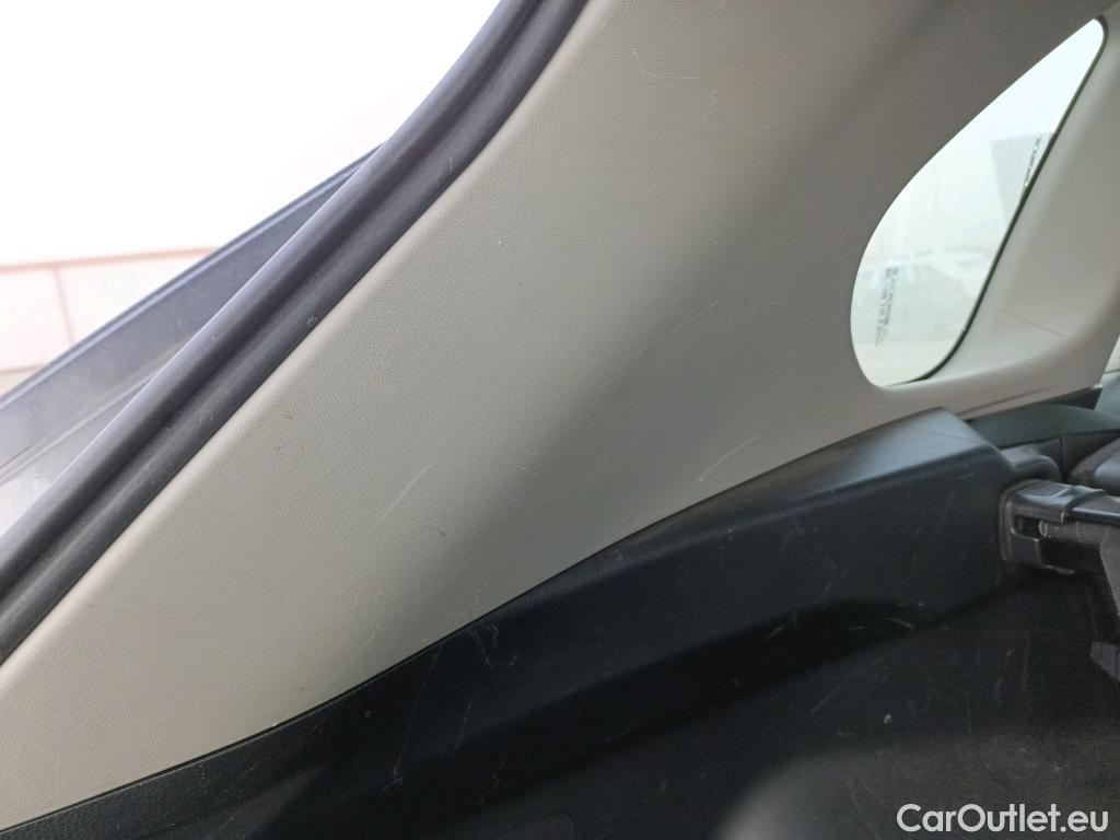  Toyota  RAV4 TOYOTA  / 2018 / 5P / todoterreno 2.5l 220H Business 4WD #29