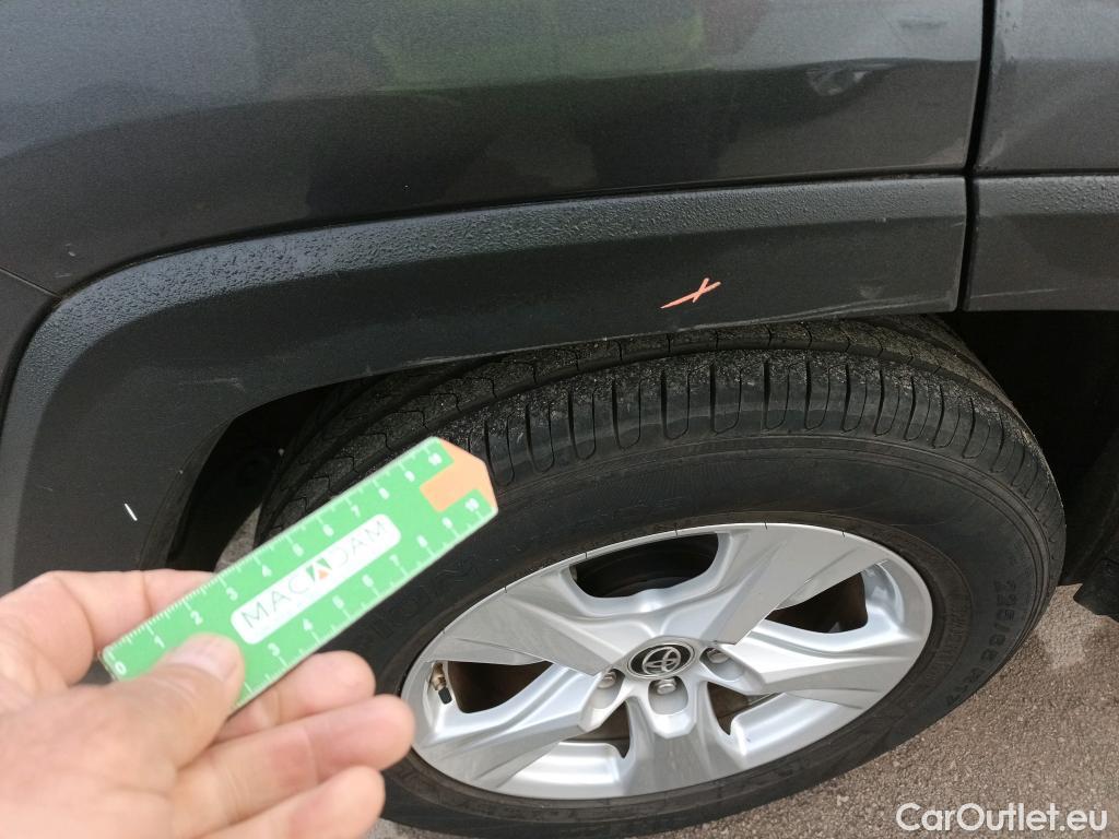  Toyota  RAV4 TOYOTA  / 2018 / 5P / todoterreno 2.5l 220H Business 4WD #49