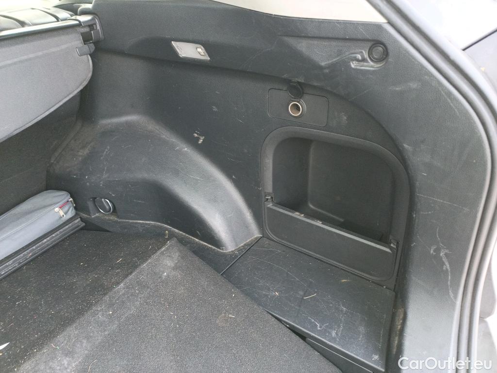  Toyota  RAV4 TOYOTA  / 2018 / 5P / todoterreno 2.5l 220H Business 4WD #39