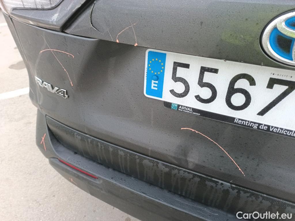  Toyota  RAV4 TOYOTA  / 2018 / 5P / todoterreno 2.5l 220H Business 4WD #3