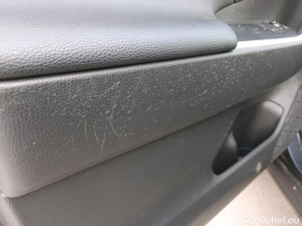  Toyota  RAV4 TOYOTA  / 2018 / 5P / todoterreno 2.5l 220H Business 4WD #32