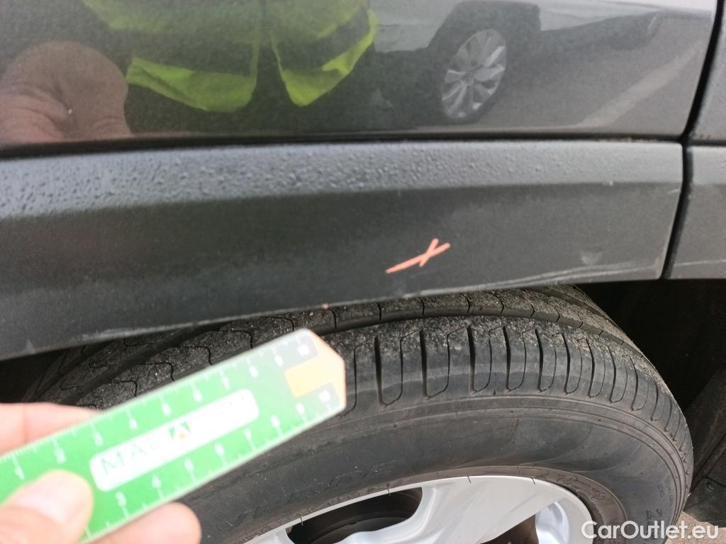  Toyota  RAV4 TOYOTA  / 2018 / 5P / todoterreno 2.5l 220H Business 4WD #50