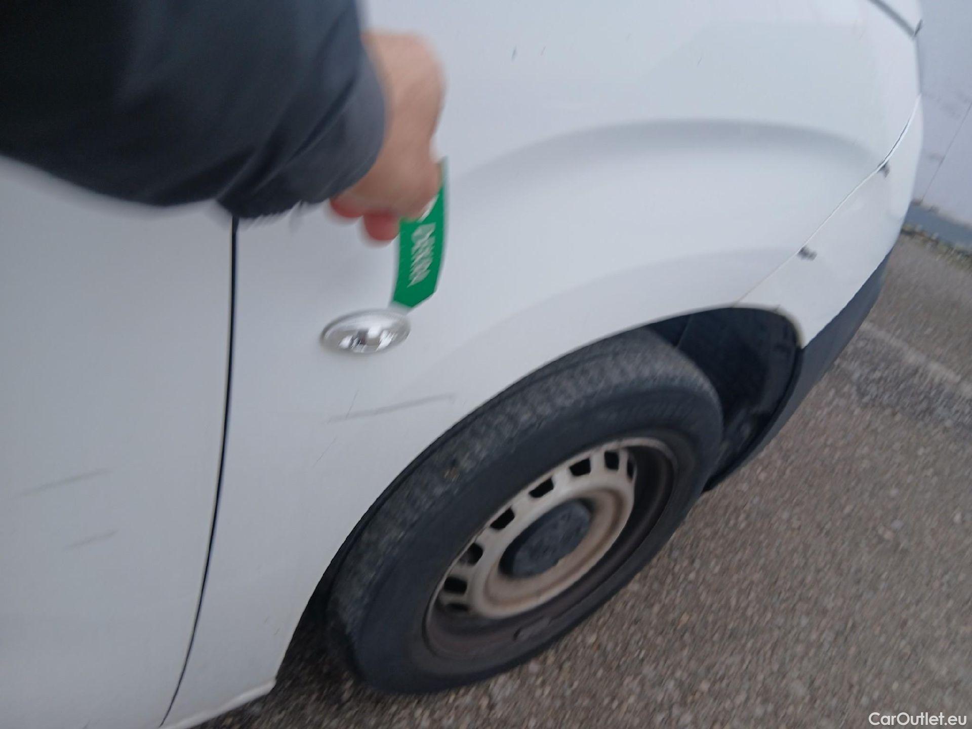  Peugeot  Partner PEUGEOT  / 2018 / 3P / furgón derivado de turismo Pro Standard 600kg BlueHDi 73kW (AC) #28