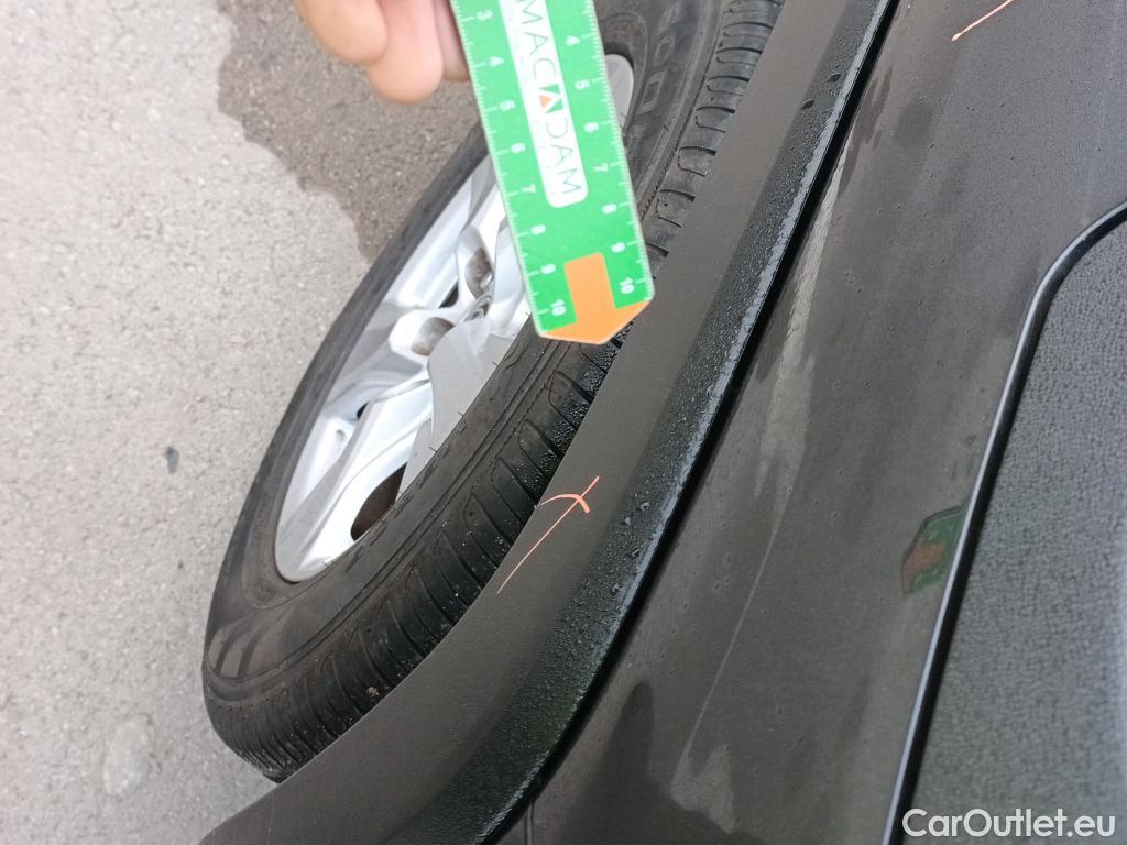  Toyota  RAV4 TOYOTA  / 2018 / 5P / todoterreno 2.5l 220H Business 4WD #47