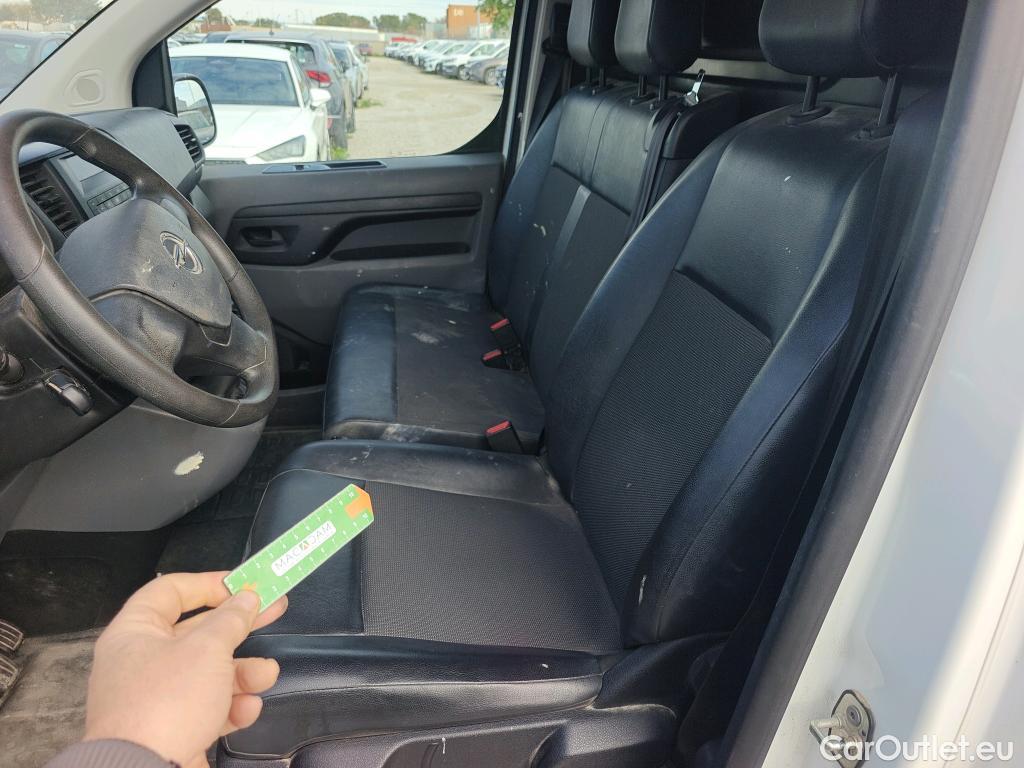  Opel  Vivaro OPEL  / 2019 / 4P / furgón 1.5 Diésel 74kW (100CV) M Std Express (CX) #48