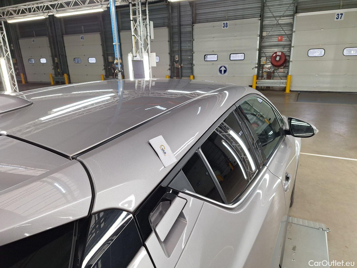  Toyota  C-HR Toyota,  '16, Toyota  1.8 VVT i-Hybrid C-Hic Mono-Tone E-CVT #20