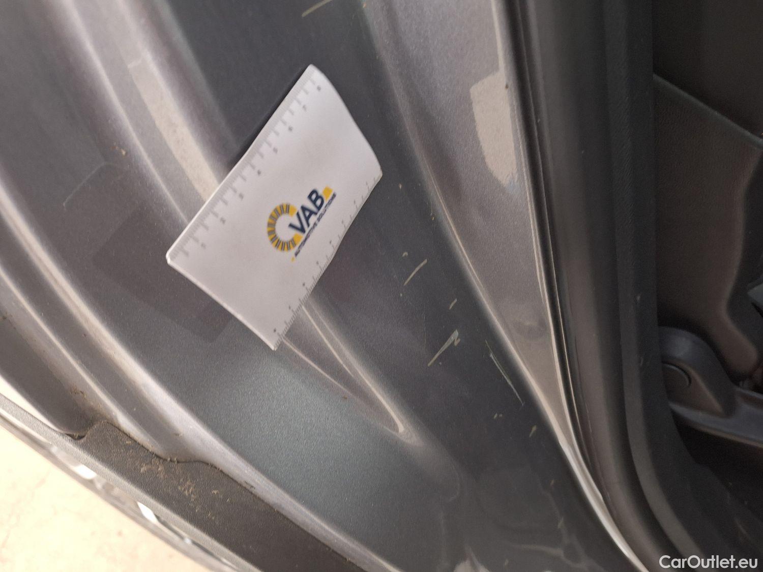  Peugeot  5008 Peugeot,  '16, Peugeot  1.5 BlueHDi 96kW S&S EAT8 GT Line 5d 7pl #46