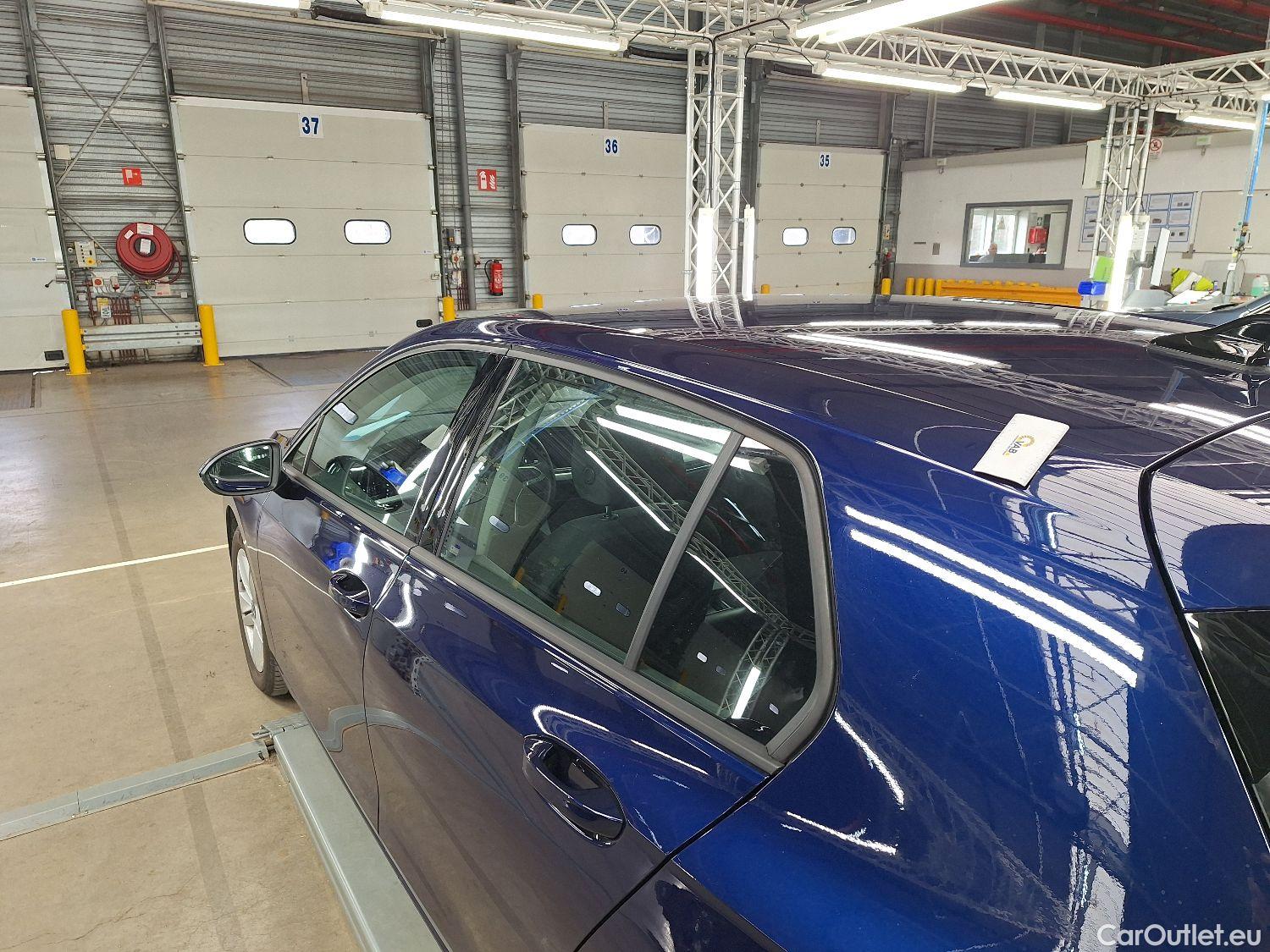  Volkswagen  Golf  VW, VIII '20, Volkswagen VIII 1.0 eTSI 81kW Life Business D #24