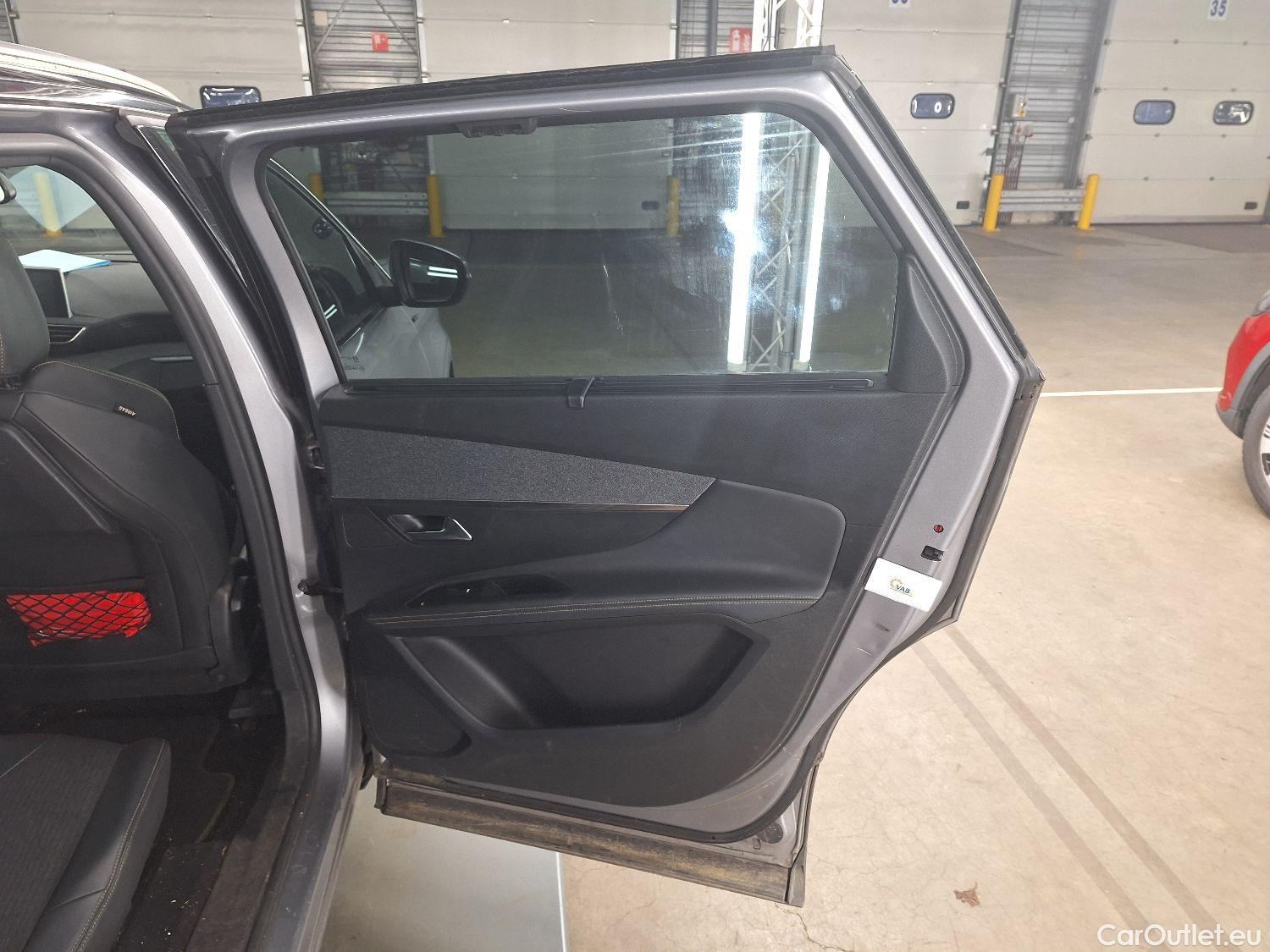  Peugeot  5008 Peugeot,  '16, Peugeot  1.5 BlueHDi 96kW S&S EAT8 GT Line 5d 7pl #39