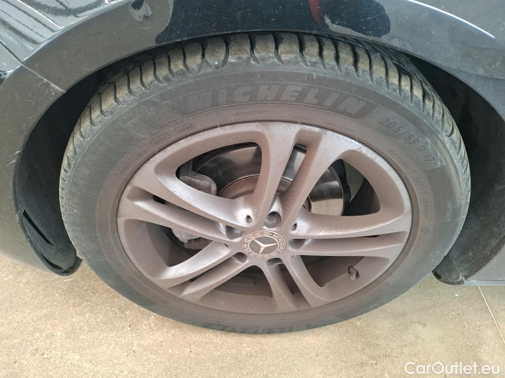  Mercedes  A-Klasse MERCEDES-BENZ Classe A Compact / 2018 / 5P / Berline A 180 Business Line #53