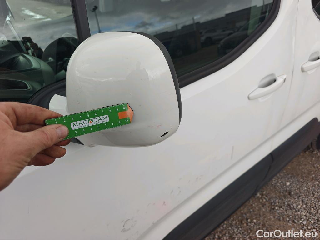  Peugeot  RIFTER PEUGEOT  / 2018 / 5P / monovolumen compacto Active Nav+ Standard BlueHDi 73kW #23