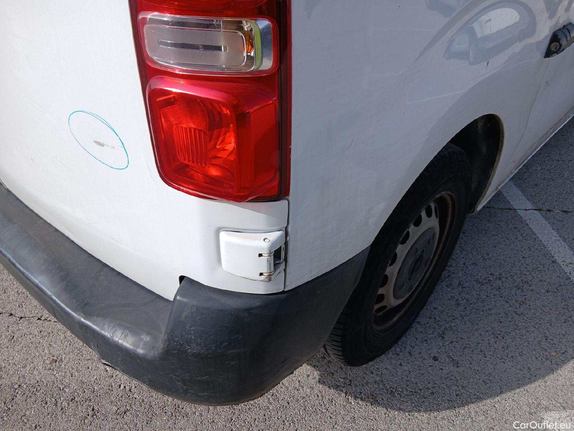  Opel  Vivaro OPEL  / 2019 / 4P / furgón 1.5 Diésel 74kW (100CV) M Std Express #40