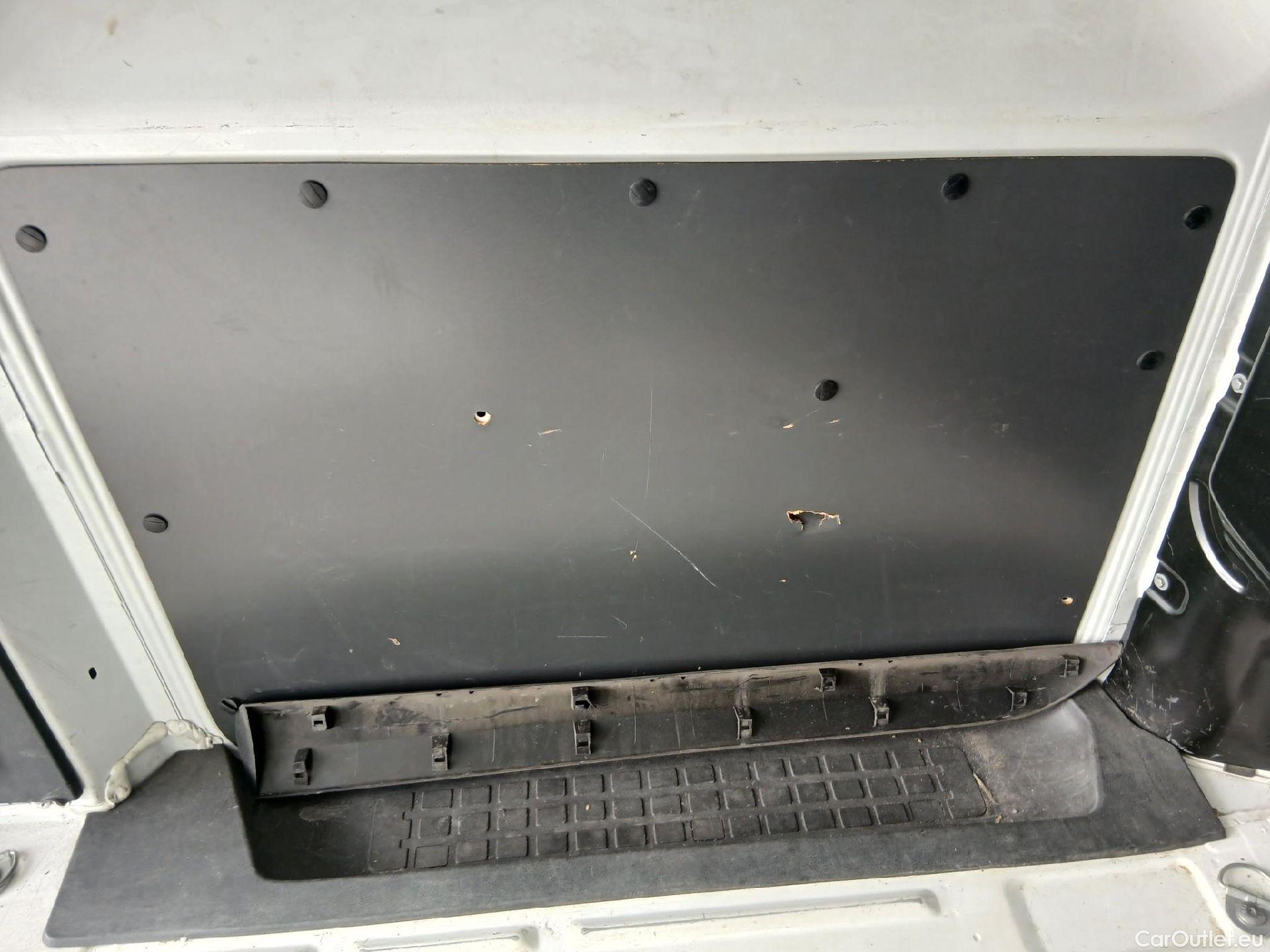  Opel  Vivaro OPEL  / 2019 / 4P / furgón 1.5 Diésel 74kW (100CV) M Std Express #32