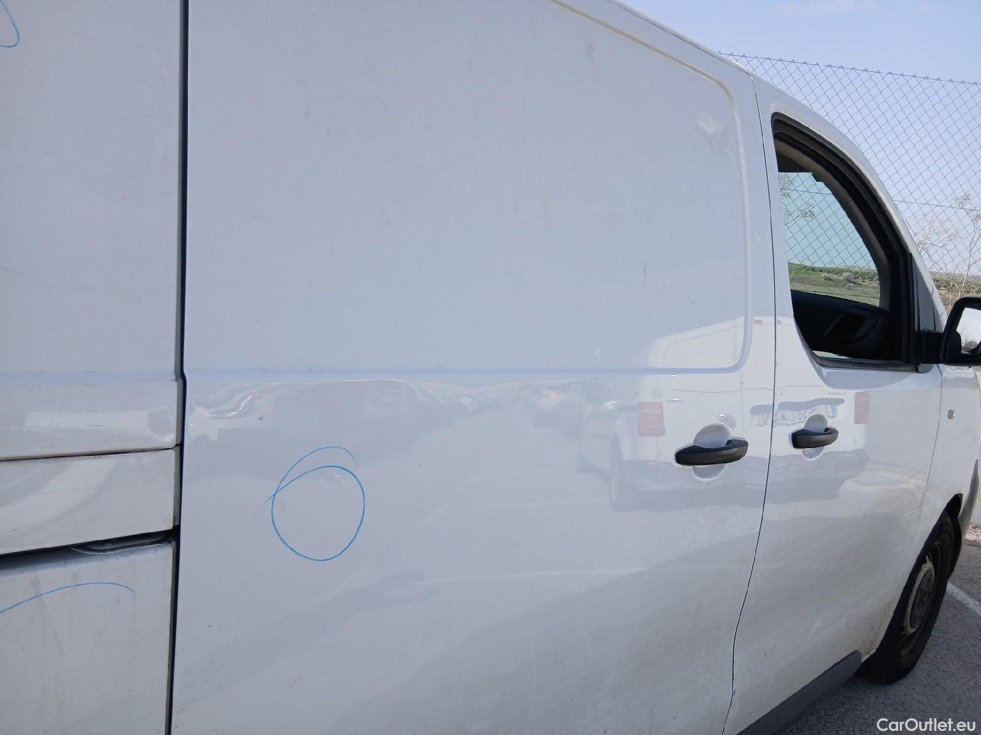  Opel  Vivaro OPEL  / 2019 / 4P / furgón 1.5 Diésel 74kW (100CV) M Std Express #48