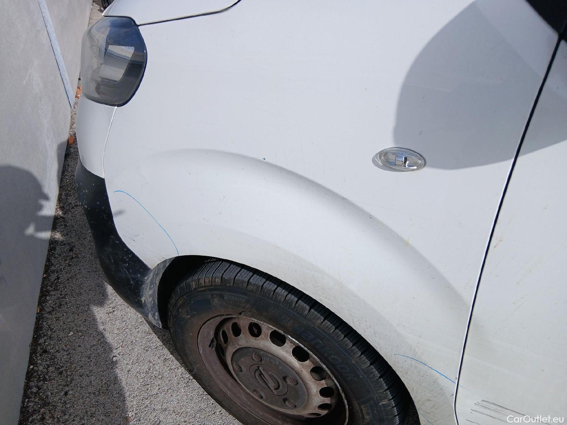  Opel  Vivaro OPEL  / 2019 / 4P / furgón 1.5 Diésel 74kW (100CV) M Std Express #29