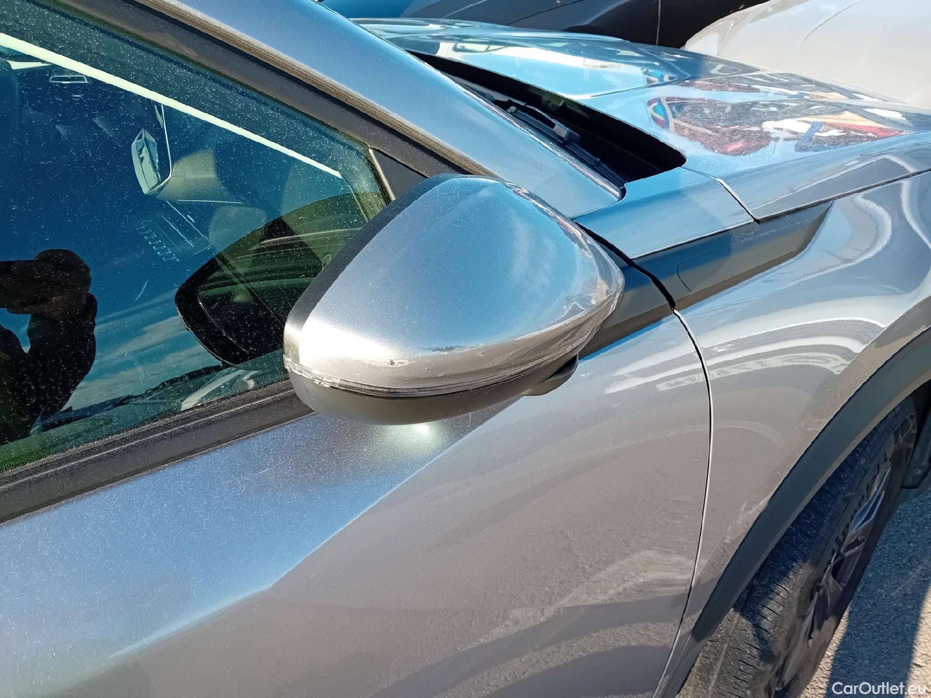  Peugeot  2008 PEUGEOT  / 2019 / 5P / todoterreno Active Pack BlueHDI 81kW (110CV) #21