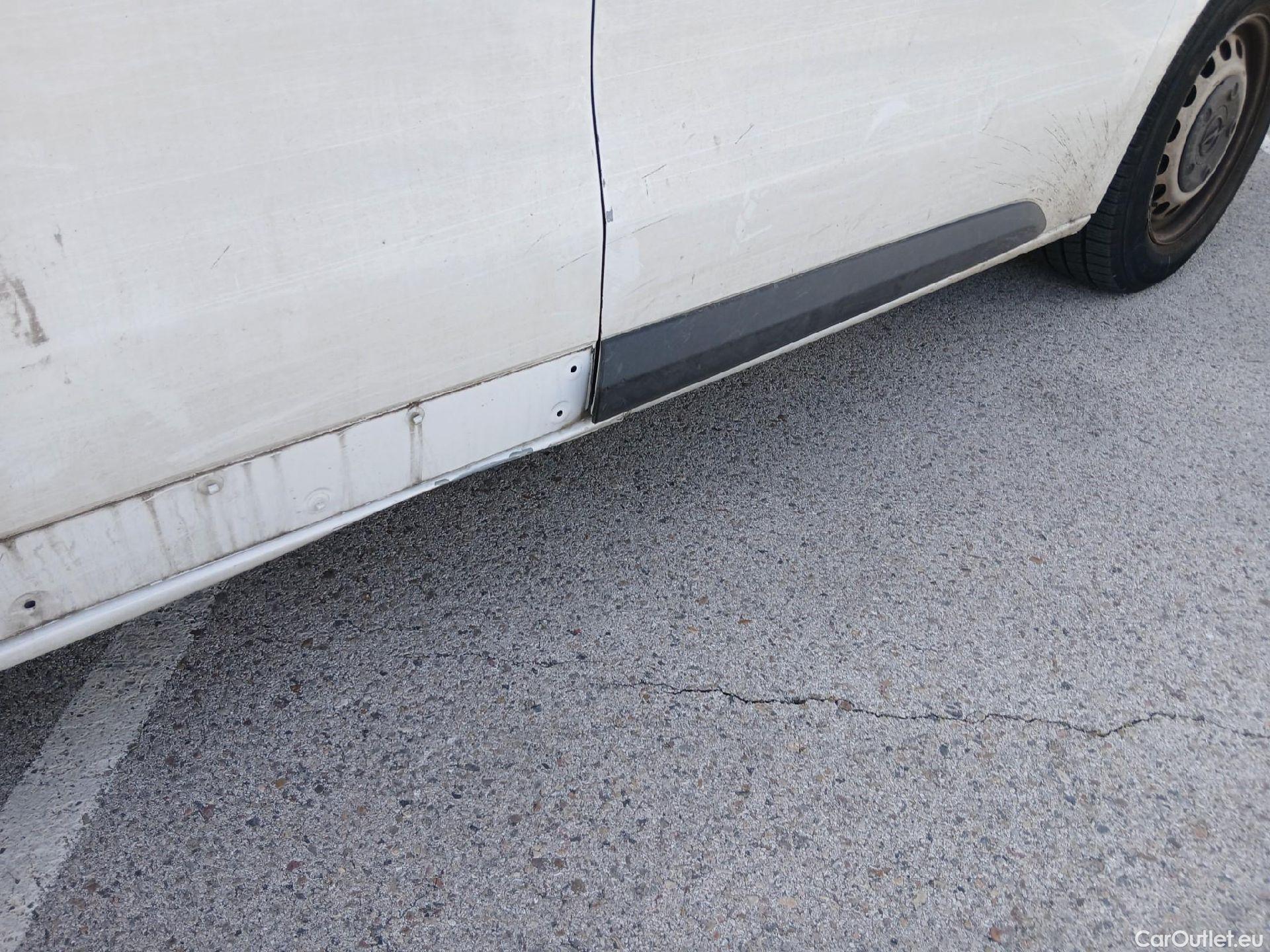  Opel  Vivaro OPEL  / 2019 / 4P / furgón 1.5 Diésel 74kW (100CV) M Std Express #53