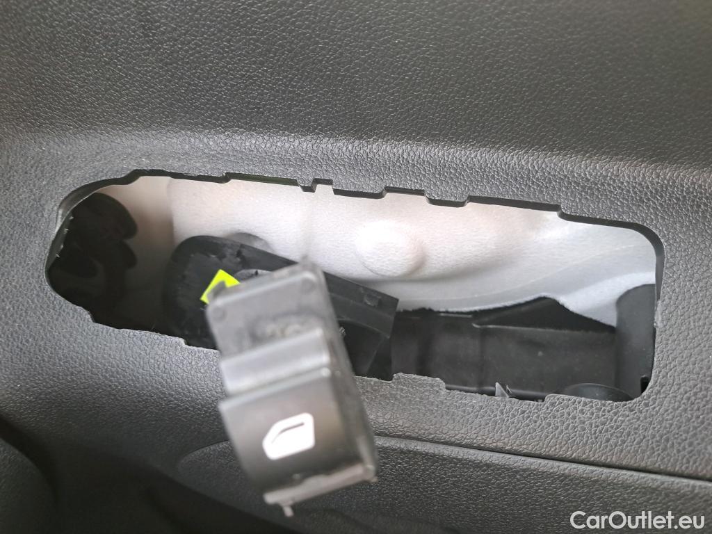  Citroen  Berlingo CITROEN  / 2018 / 4P / combi Talla M BlueHDi 100 LIVE (AC) #13