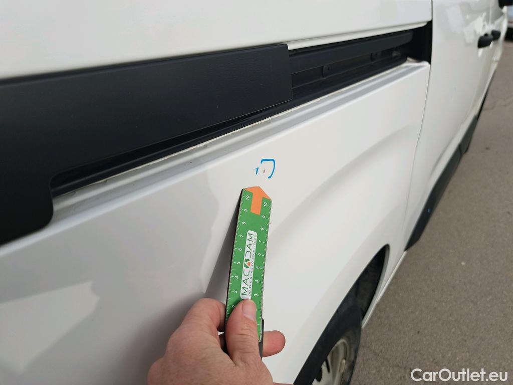  Citroen  Berlingo CITROEN  / 2018 / 4P / combi Talla M BlueHDi 100 LIVE (AC) #26