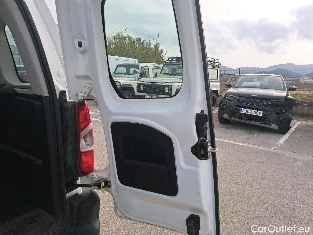  Citroen  Berlingo CITROEN  / 2018 / 4P / combi Talla M BlueHDi 100 LIVE (AC) #30