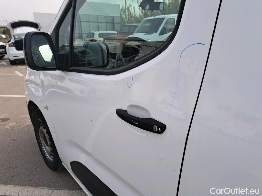  Citroen  Berlingo CITROEN  / 2018 / 4P / combi Talla M BlueHDi 100 LIVE (AC) #3