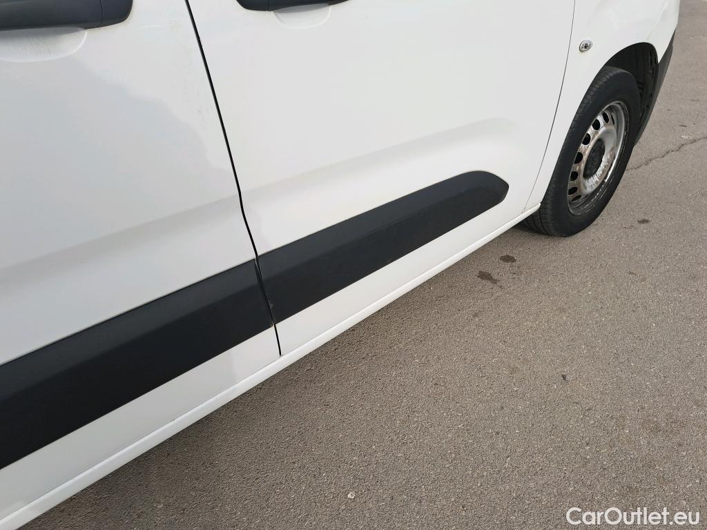  Citroen  Berlingo CITROEN  / 2018 / 4P / combi Talla M BlueHDi 100 LIVE (AC) #23