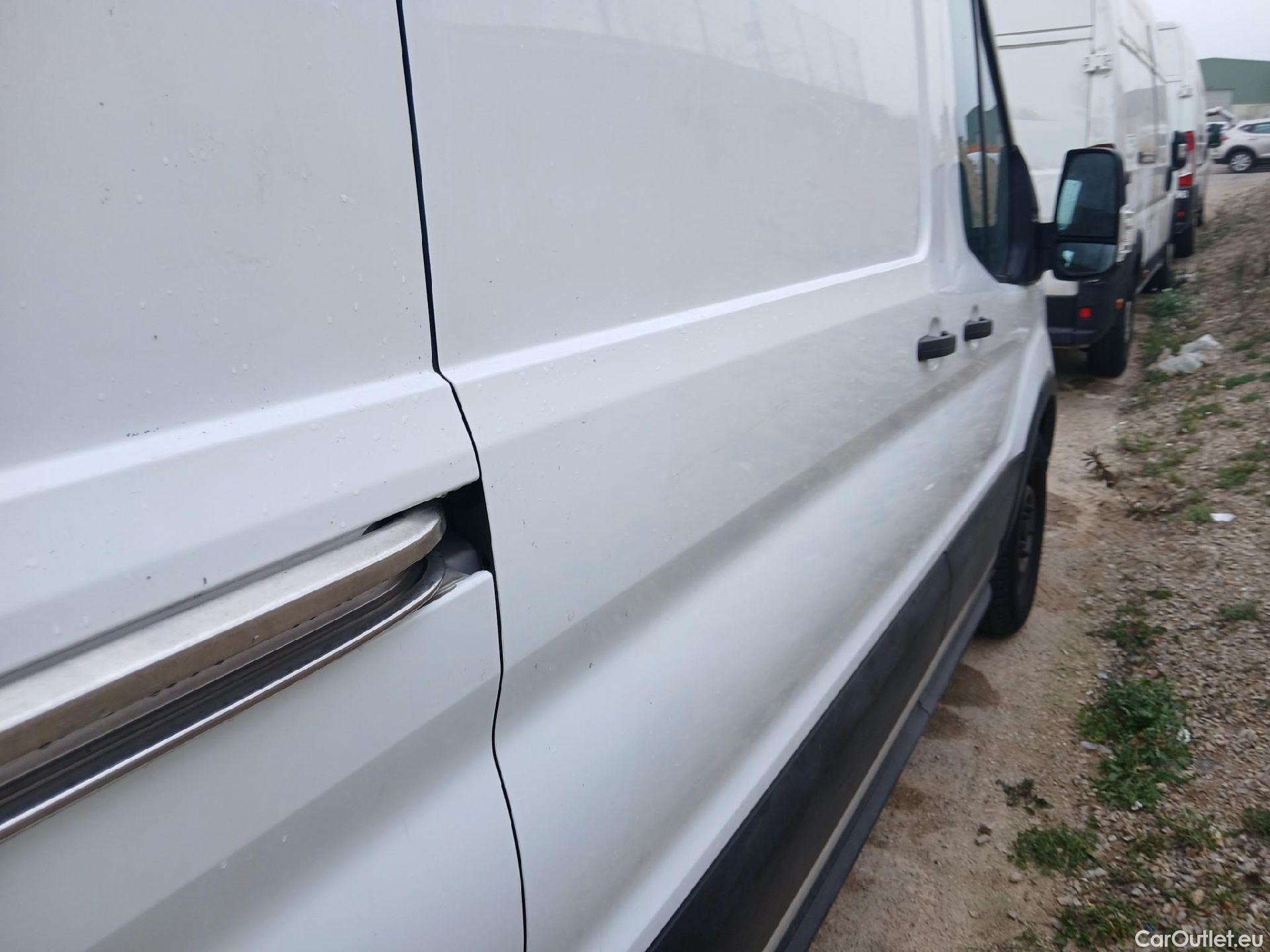  Ford  Transit FORD  / 2013 / 4P / furgón 310 77kW L3H2 Van Trend FWD #26