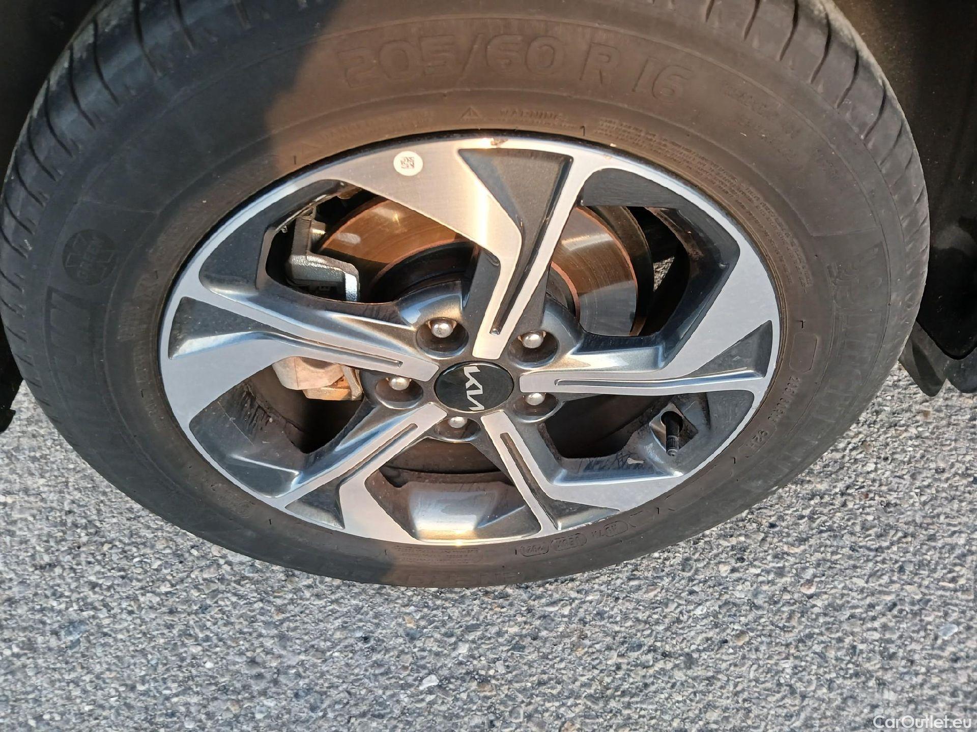  KIA  XCeed KIA  / 2019 / 5P / todoterreno 1.0 T-GDi Drive 88kW (120CV) #32