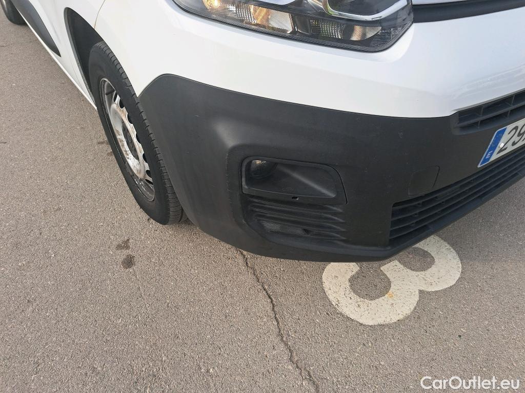  Citroen  Berlingo CITROEN  / 2018 / 4P / combi Talla M BlueHDi 100 LIVE (AC) #11
