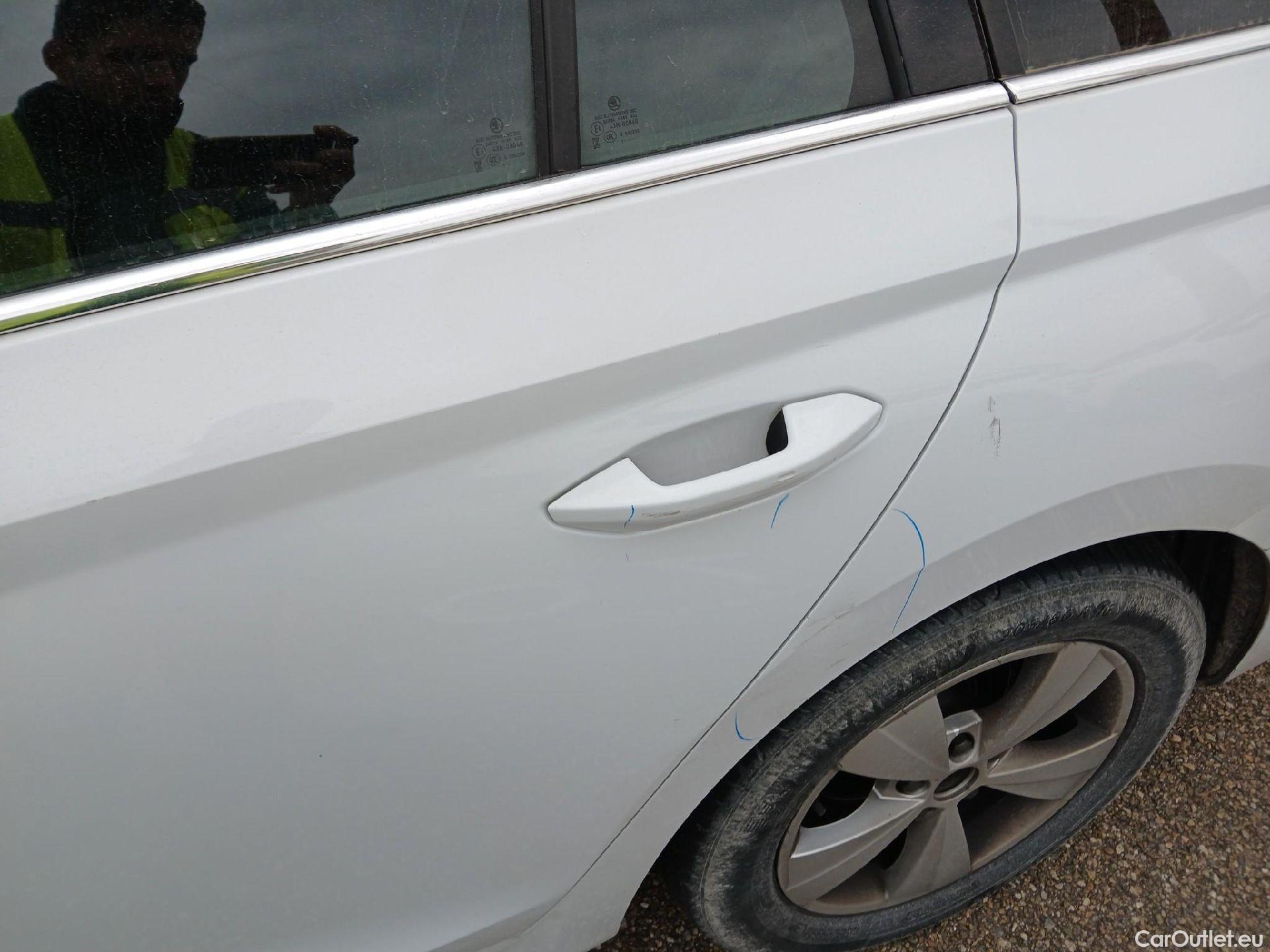  Skoda  Octavia SKODA  / 2020 / 5P / familiar Combi 2.0 TDI 110kW(150CV) DSG Ambition #16